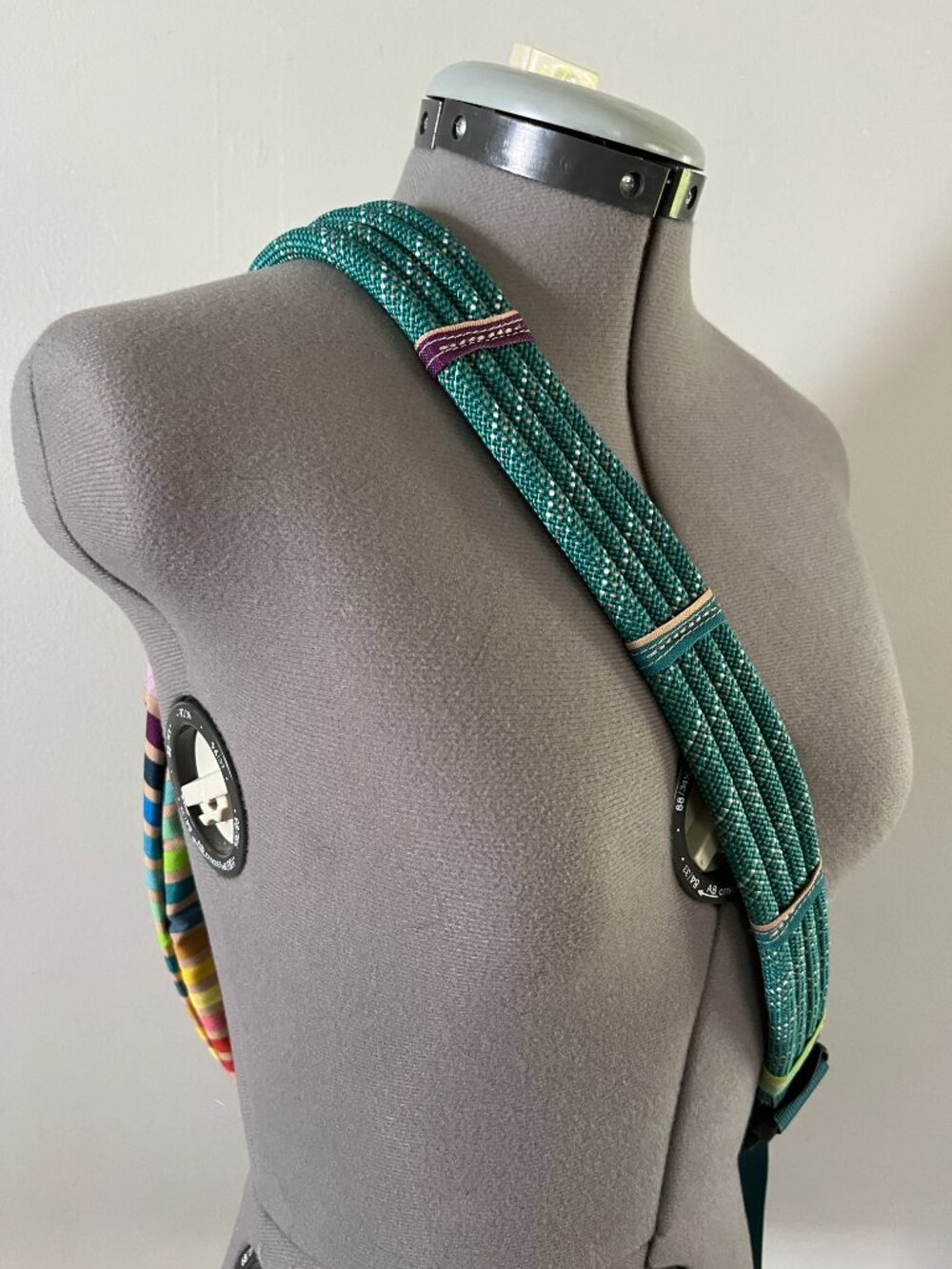 Kavu Lg Size Chroma Stripe Slingback Crossbody Bag Paracord Strap - Picture 4 of 8